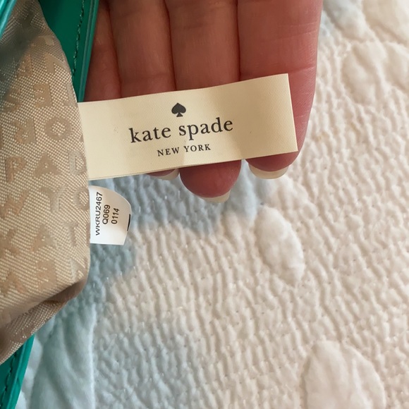 Kate Spade teal/turquoise polyvinyl crossbody purse in good condition. - Picture 11 of 13